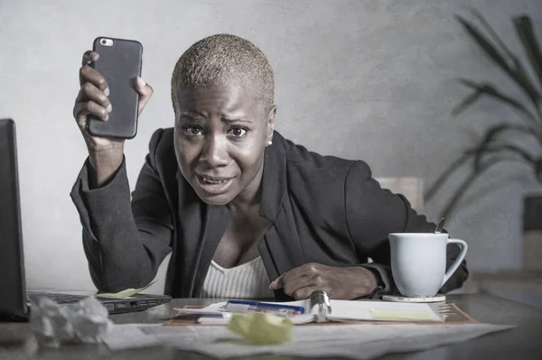 Estressado Frustrado Afro Americano Preto Mulher Trabalhando Oprimido Chateado Escritório — Fotografia de Stock