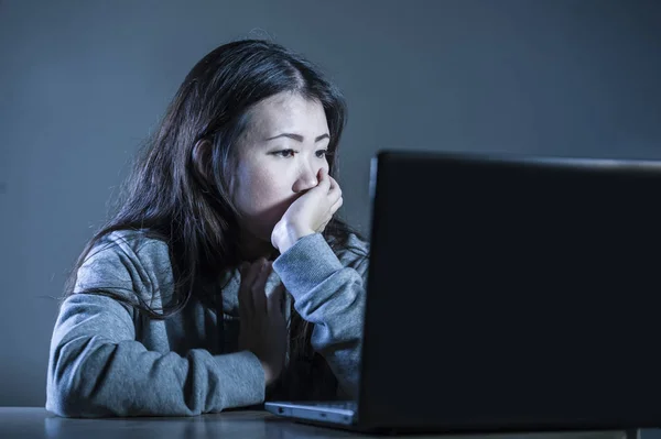 Jovem Muito Preocupado Asiático Estudante Coreano Menina Olhando Deprimido Preocupado — Fotografia de Stock