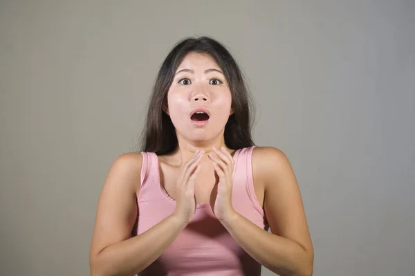 Jovem Doce Bonito Asiático Coreano Mulher Gestos Chocado Surpreso Como — Fotografia de Stock