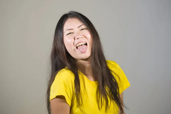 Jonge Mooi Gelukkig Aziatische Koreaanse Vrouw Die Lacht Vrolijk Poseren — Stockfoto