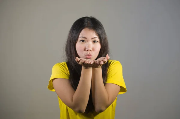 Jonge Mooie Gelukkig Aziatische Koreaanse Vrouw Die Lacht Vrolijk Poseren — Stockfoto