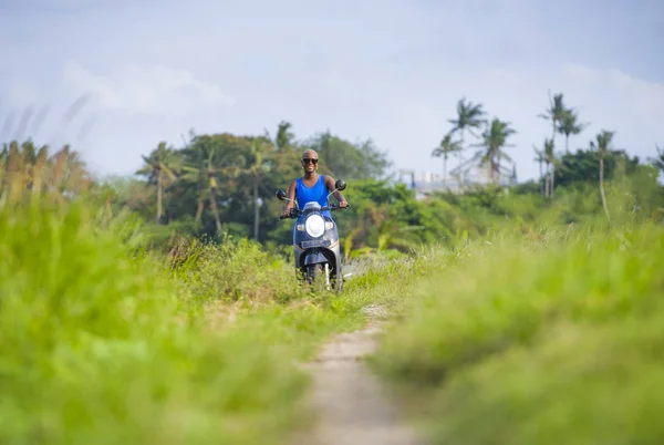 Mladá Atraktivní Turistické Afro Americký Černá Žena Koni Motocyklu Šťastný — Stock fotografie