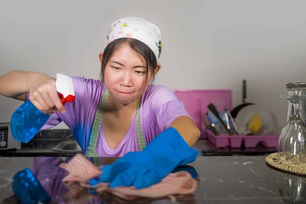 Jovem Muito Sobrecarregado Estressado Asiático Coreano Serviço Empregada Doméstica Mulher — Fotografia de Stock