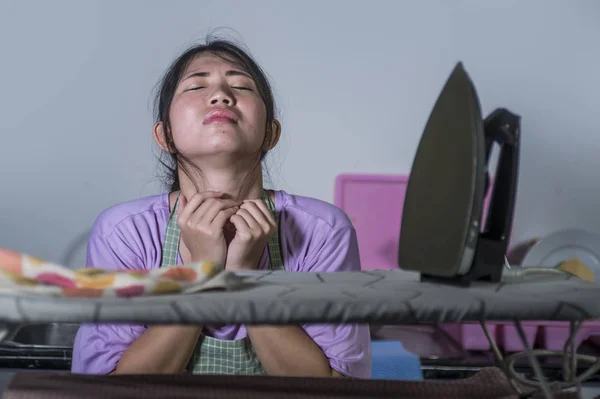 Портрет Молодого Дуже Розчаровані Підкреслив Китайський Жінку Працювати Вдома Кухні — стокове фото