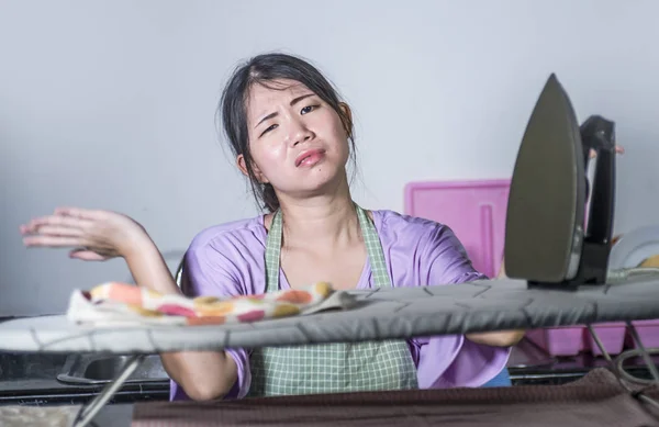 Portret Całkiem Sfrustrowany Podkreślił Azjatycka Koreański Kobieta Pracująca Domu Kuchnia — Zdjęcie stockowe