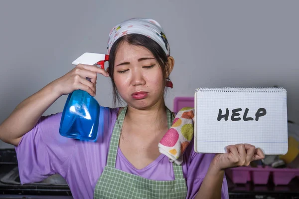 Triest Depressief Aziatische Koreaanse Jongedame Holding Help Teken Spray Schonere — Stockfoto