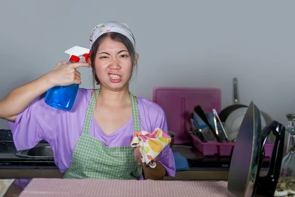 Jovem Muito Sobrecarregado Frustrado Asiático Chinês Serviço Empregada Doméstica Mulher — Fotografia de Stock