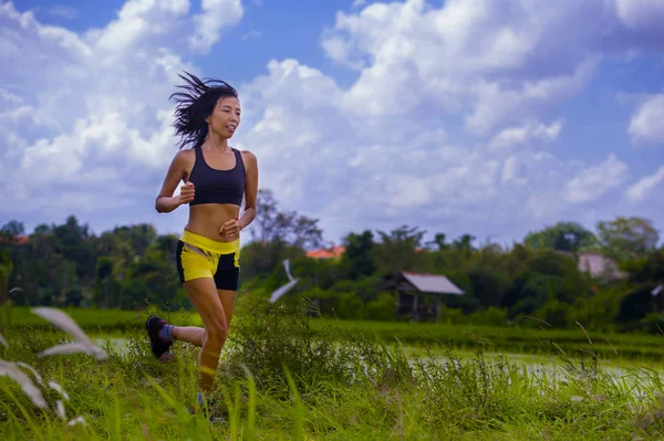 Passform Och Sportig Asiatiska Thailändska Kvinna Med Atletisk Kropp Träning — Stockfoto