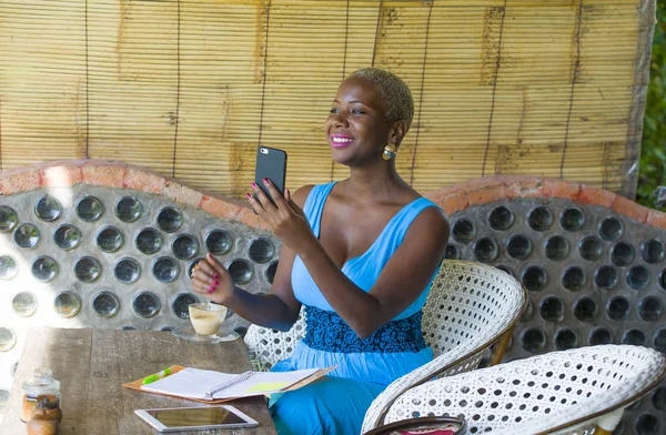 Young Attractive Happy Black Afro American Business Woman Working Relaxed — Stock Photo, Image