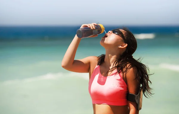 Young Attractive Sport Runner Woman Exhausted Hard Running Workout Beach — Stock Photo, Image