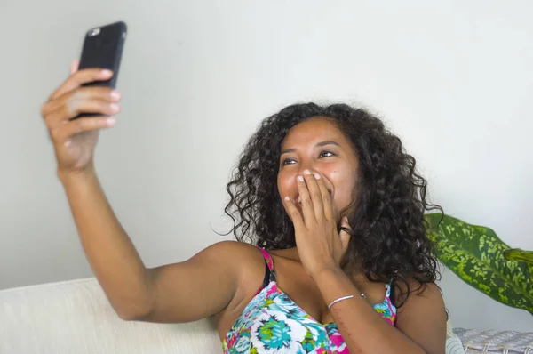 Young Attractive Beautiful Happy Black Afro American Woman Taking Selfie — Stock Photo, Image