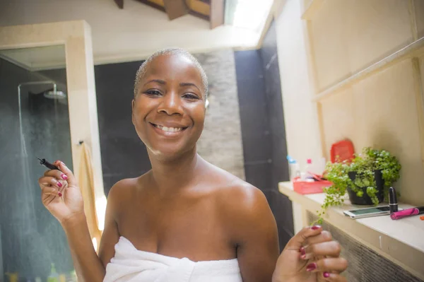 Estilo Vida Retrato Natural Joven Atractivo Feliz Negro Afro Mujer — Foto de Stock