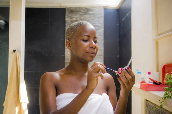 Estilo Vida Retrato Natural Joven Atractivo Feliz Negro Afro Mujer — Foto de Stock