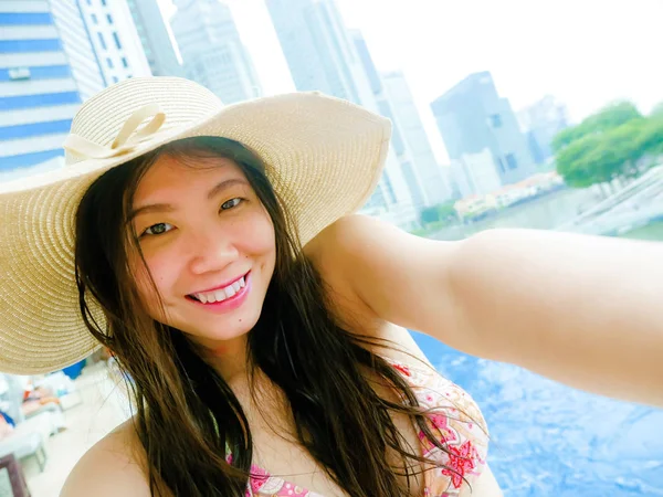 Junge Glückliche Und Schöne Asiatische Koreanische Touristin Macht Selfie Foto — Stockfoto