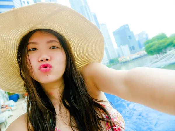 Young Happy Beautiful Asian Chinese Tourist Woman Taking Selfie Picture — Stock Photo, Image