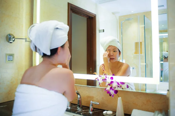 Estilo Vida Retrato Fresco Jovem Feliz Bonita Mulher Chinesa Asiática — Fotografia de Stock