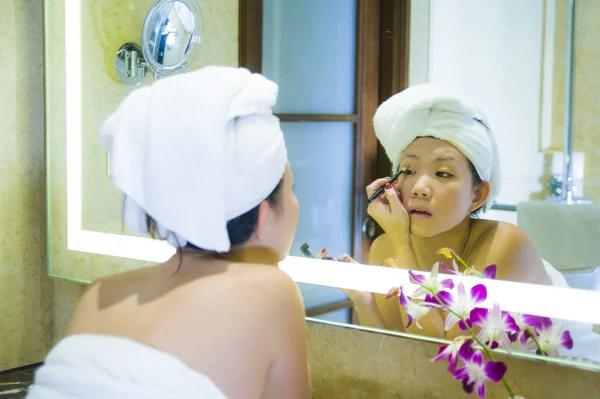 Portret Świeże Młode Szczęśliwe Piękne Azjatki Chinka Domu Lub Hotel — Zdjęcie stockowe