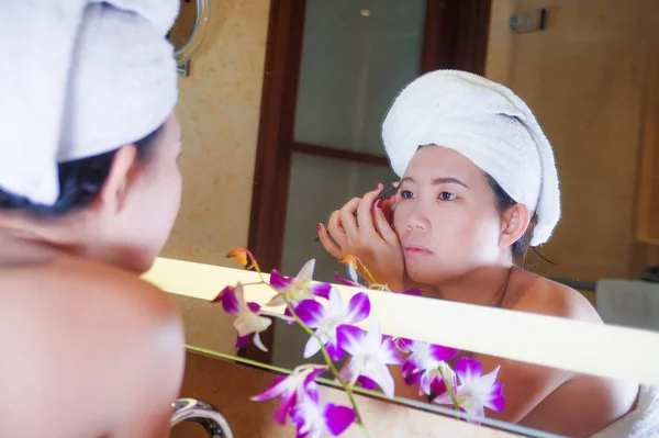 Estilo Vida Retrato Fresco Jovem Feliz Bonita Mulher Chinesa Asiática — Fotografia de Stock