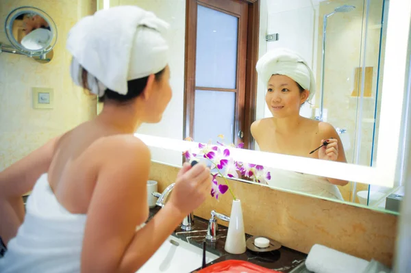 Estilo Vida Retrato Fresco Jovem Feliz Bonita Mulher Asiática Coreana — Fotografia de Stock