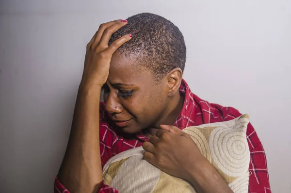 Életmód Beltéri Árnyas Portré Fiatal Szomorú Depressziós Fekete Afrikai Amerikai — Stock Fotó