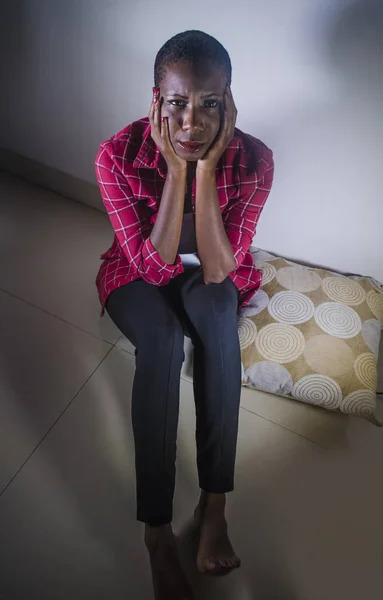 Életmód Beltéri Árnyas Portré Fiatal Szomorú Depressziós Fekete Afro Amerikai — Stock Fotó