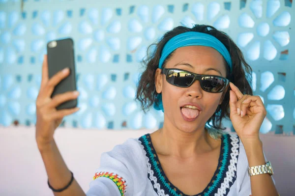 Young Happy Attractive Southeast Asian Indonesian Woman Taking Selfie Photo — Stock Photo, Image