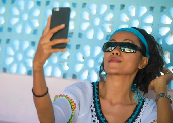 Young Happy Attractive Southeast Asian Thai Woman Taking Selfie Photo — Stock Photo, Image