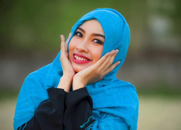 Levensstijl Geïsoleerde Achtergrond Portret Van Jonge Mooie Gelukkig Aziatische Vrouw — Stockfoto