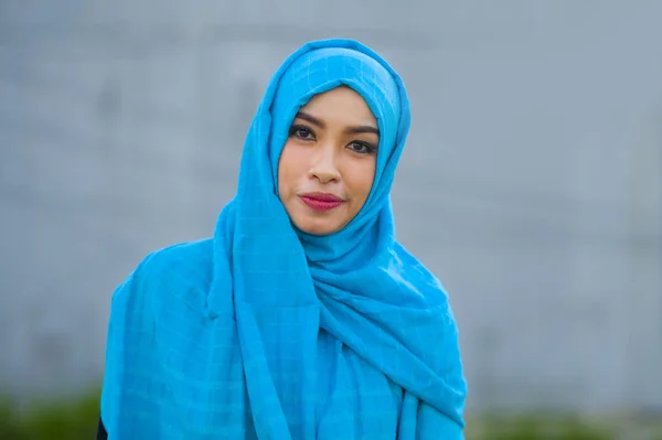 Lifestyle Isolated Background Portrait Young Beautiful Happy Asian Woman Hijab — Stock Photo, Image