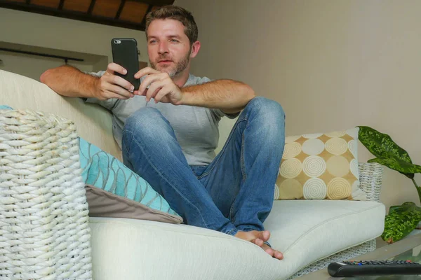 Estilo Vida Ambientes Fechados Retrato Jovem Bonito Atraente Homem Feliz — Fotografia de Stock