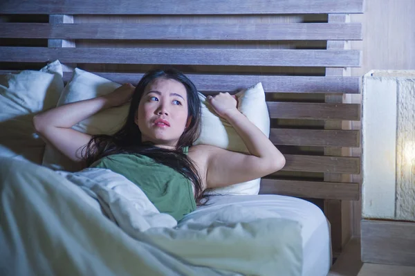 Estilo Vida Noite Retrato Jovem Bonito Deprimido Triste Asiático Chinês — Fotografia de Stock