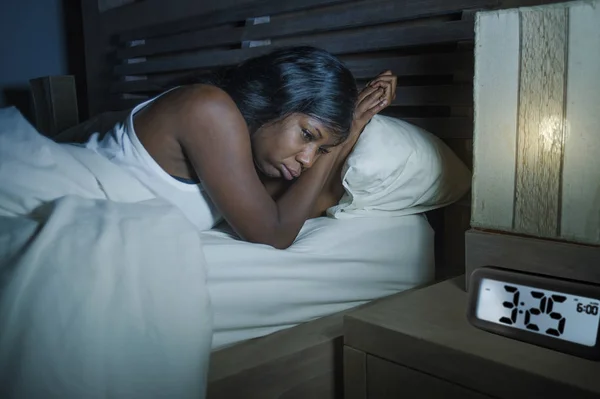 Estilo Vida Retrato Joven Triste Deprimido Afroamericano Negro Mujer Despierta — Foto de Stock