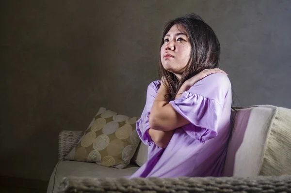 Junge Traurige Und Depressive Asiatische Koreanerin Weint Allein Verzweifelt Und — Stockfoto