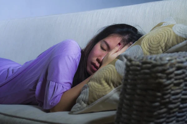 Joven Triste Deprimido Asiático Japonés Mujer Llorando Solo Desesperado Preocupado — Foto de Stock