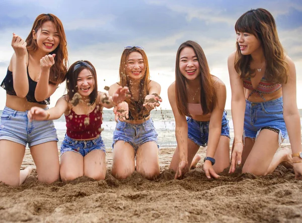 Retrato Feliz Alegre Grupo Asiáticos Coreanos Chinos Jóvenes Mujeres Niñas — Foto de Stock