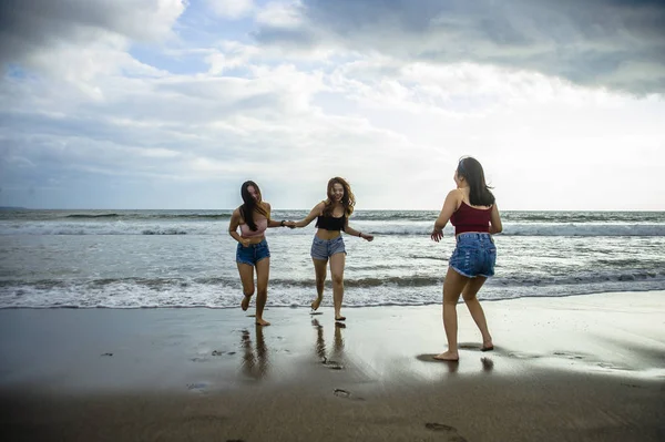 Stile Vita All Aperto Ritratto Felice Eccitato Giovani Donne Asiatiche — Foto Stock