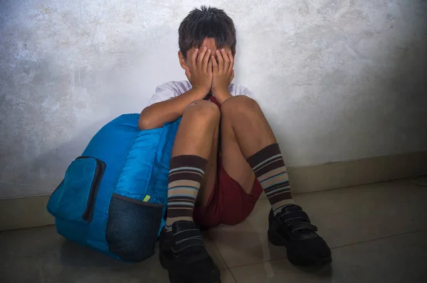 Lebensstil Dramatisches Mobbing Opfer Porträt Eines Jungen Traurigen Verängstigten Kindes — Stockfoto