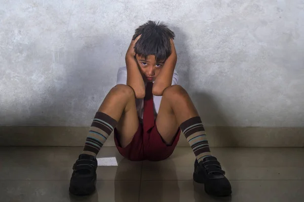 Életmód Drámai Zaklatás Áldozata Portré Fiatal Szomorú Rémült Gyerek Éves — Stock Fotó