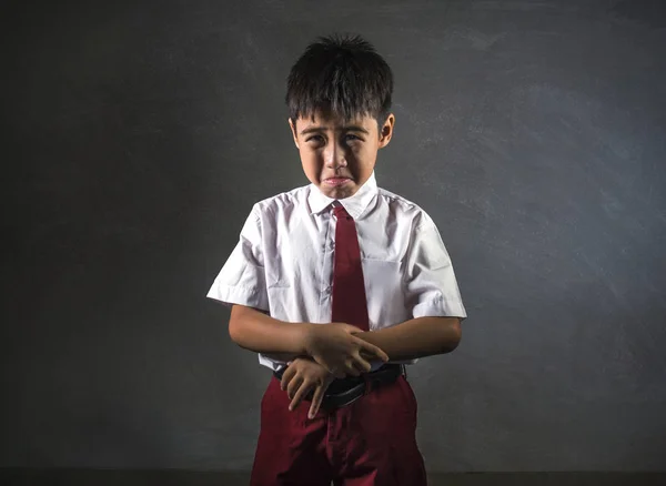 Retrato Dramático Jovem Estudante Desesperado Abusado Uniforme Chorando Sozinho Vítima — Fotografia de Stock