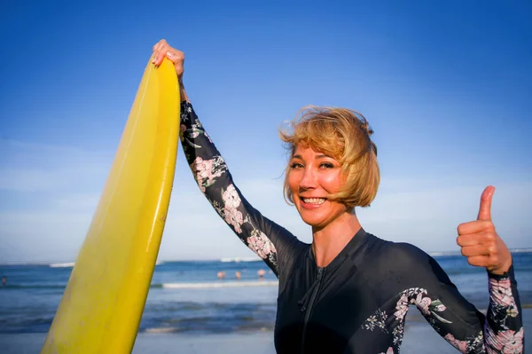 Lifestyle Portrait Young Sexy Beautiful Happy Surfer Woman Holding Yellow — Stock Photo, Image