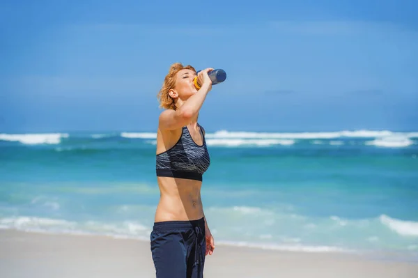 Young Happy Attractive Sport Runner Woman Drinking Water Bottle Isotonic — Stock Photo, Image