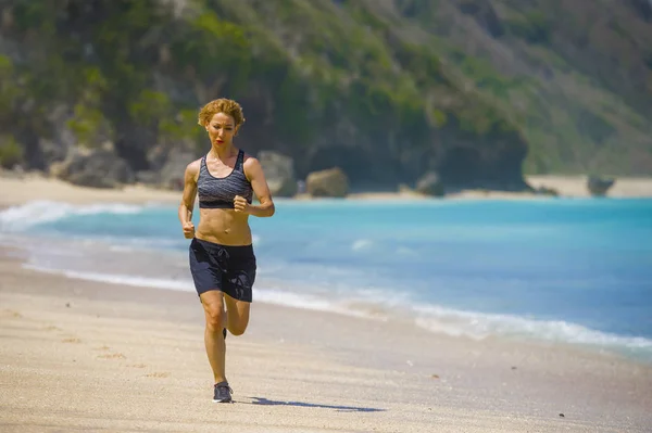 Joven Mujer Corredora Deportiva Feliz Atractiva Haciendo Ejercicio Corriendo Trotar —  Fotos de Stock