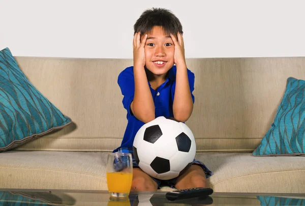 Portrait Style Vie Maison Jeune Garçon Ans Tenant Ballon Football — Photo