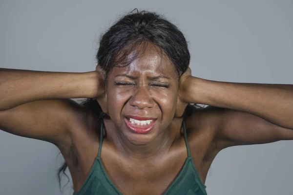 Junge Verzweifelte Und Ängstliche Schwarzafrikanisch Amerikanische Frau Die Sich Gestresst — Stockfoto