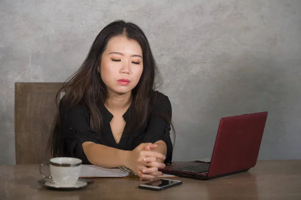 Jonge Mooie Triest Depressief Aziatische Chinese Zakenvrouw Werken Boos Stress — Stockfoto