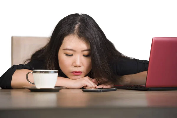 Jovem Bonito Triste Deprimido Asiático Coreano Mulher Negócios Trabalhando Chateado — Fotografia de Stock