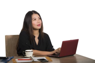 Office bilgisayar Resepsiyon düşünceli ve tatlı yaşam tarzı kavram başarı ve girişimci gülümseyen rahat çalışan genç güzel ve mutlu başarılı Asya Çin iş kadın