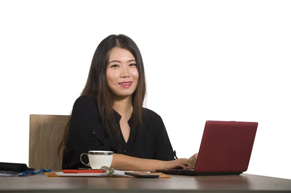 Unga Vackra Och Glada Framgångsrika Asiatiska Koreanska Affärskvinna Arbetande Avslappnad — Stockfoto