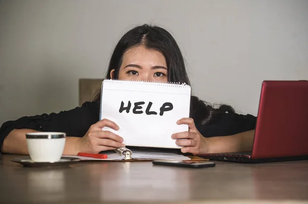 Jovem Estressado Deprimido Asiático Chinês Empresária Trabalhando Oprimido Exausto Como — Fotografia de Stock