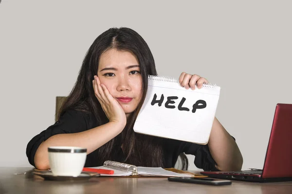 Isolado Jovem Estressado Deprimido Asiático Chinês Mulher Trabalho Oprimido Esgotado — Fotografia de Stock